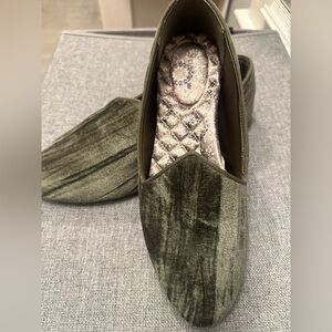 Birdies The Heron Olivine Crushed Velvet Loafer Size 9